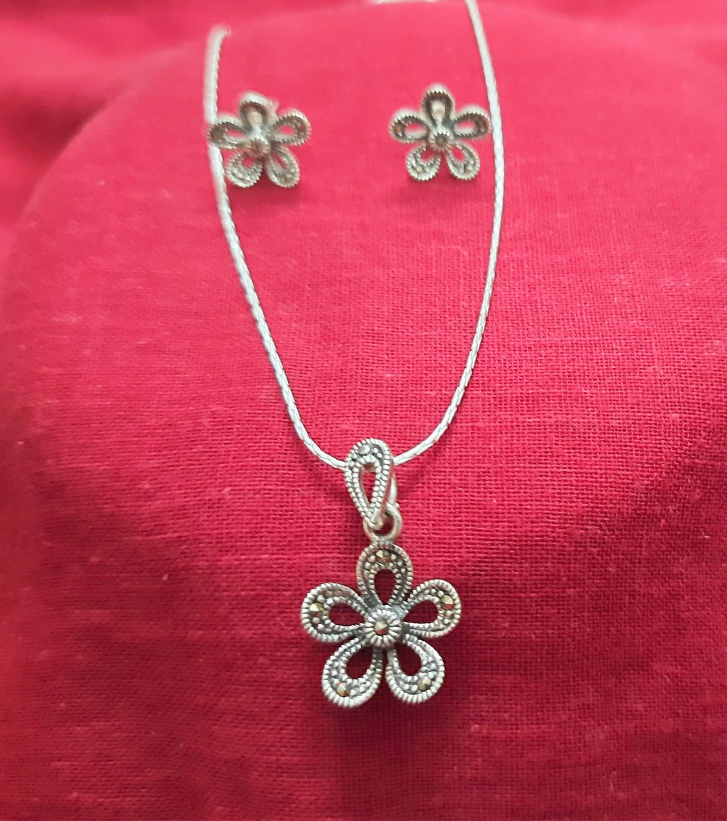 92.5 silver floral pendant set