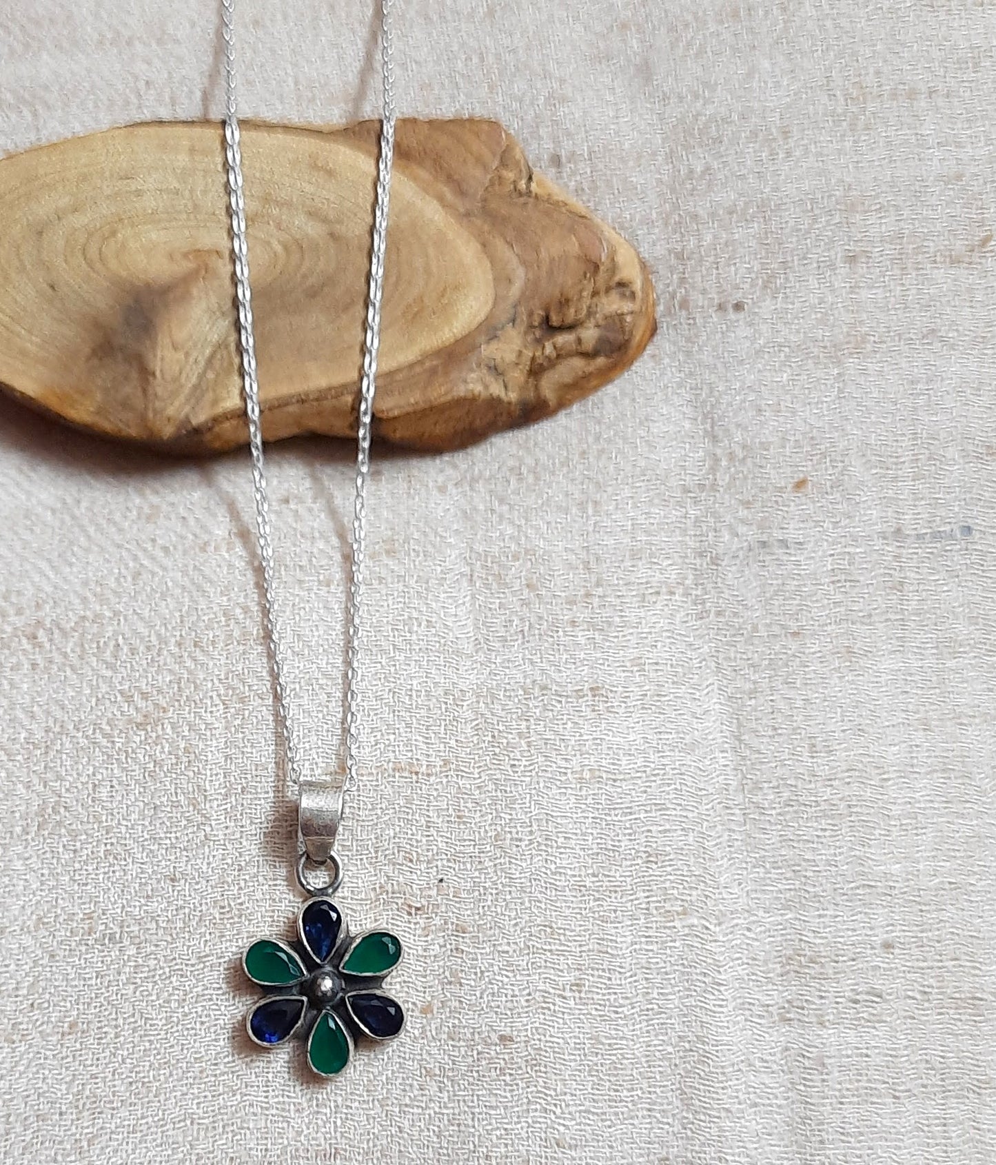 92.5 Silver Nila Floral Pendant Chain
