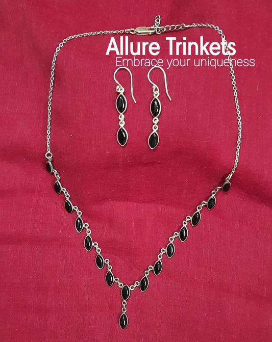 Hallmarked Pure 92.5 Sliver Ruhi Black Onyx Chain Pendant Set
