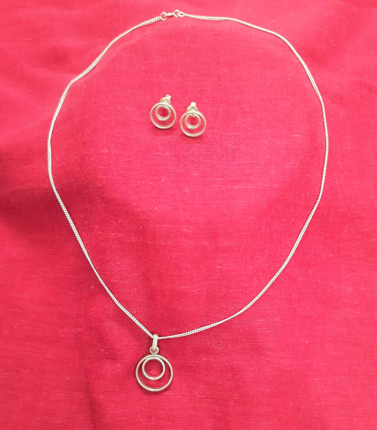 92.5 silver allure round pendant set